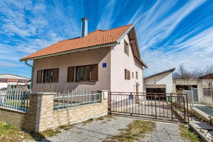 Apartman Sunny Lika Госпич Экстерьер фото